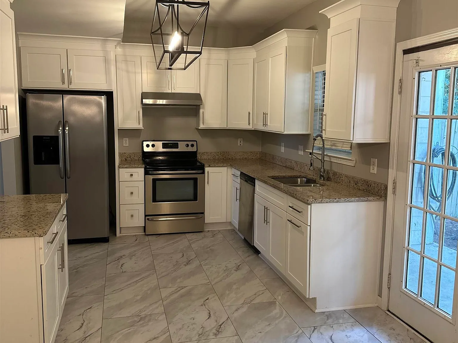 3 bed, 2.5 bath, 1512 sqft, $1,800 — Photo 1