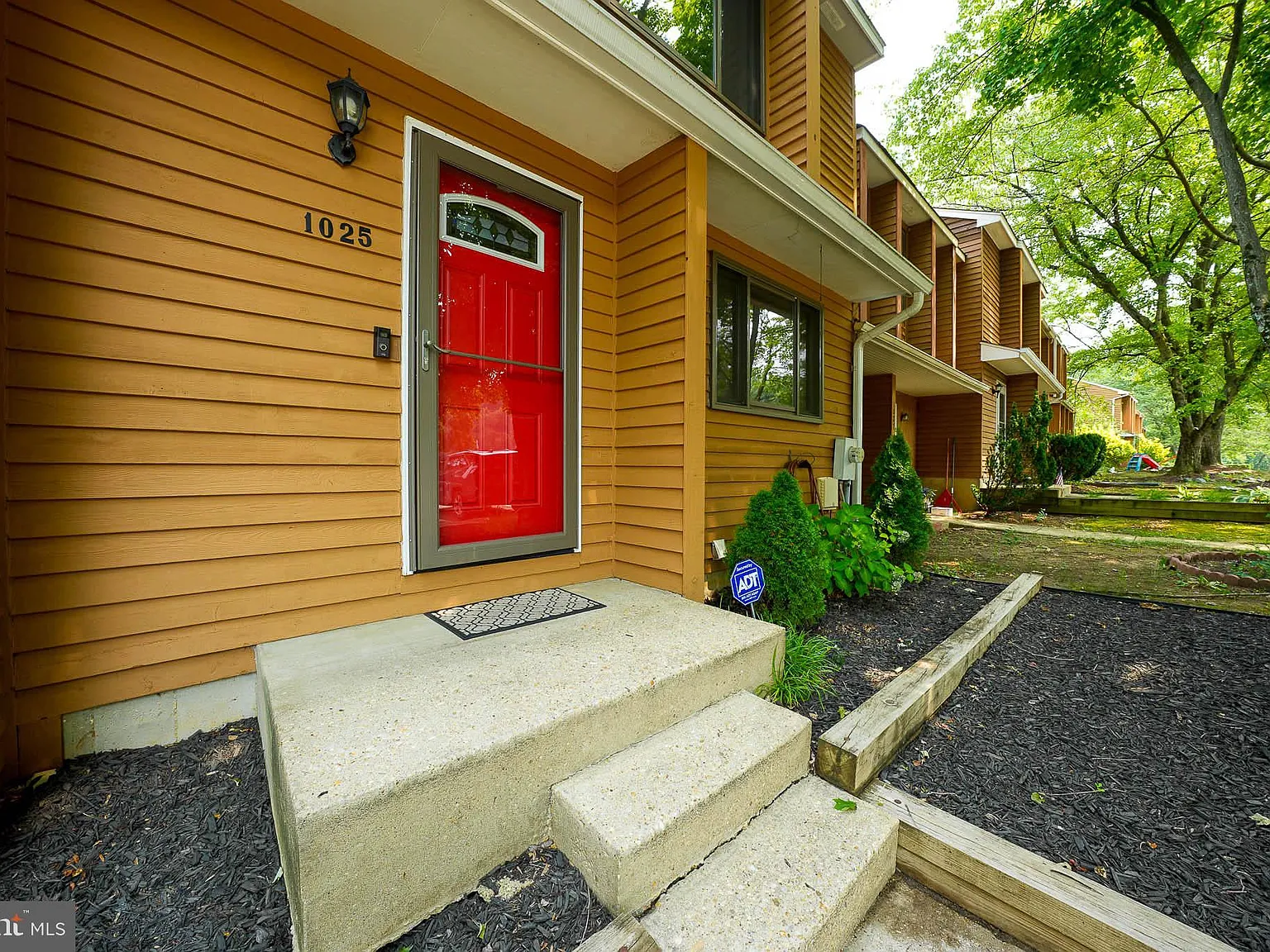 3 bed, 3.5 bath, 1792 sqft, $3,150 — Photo 2