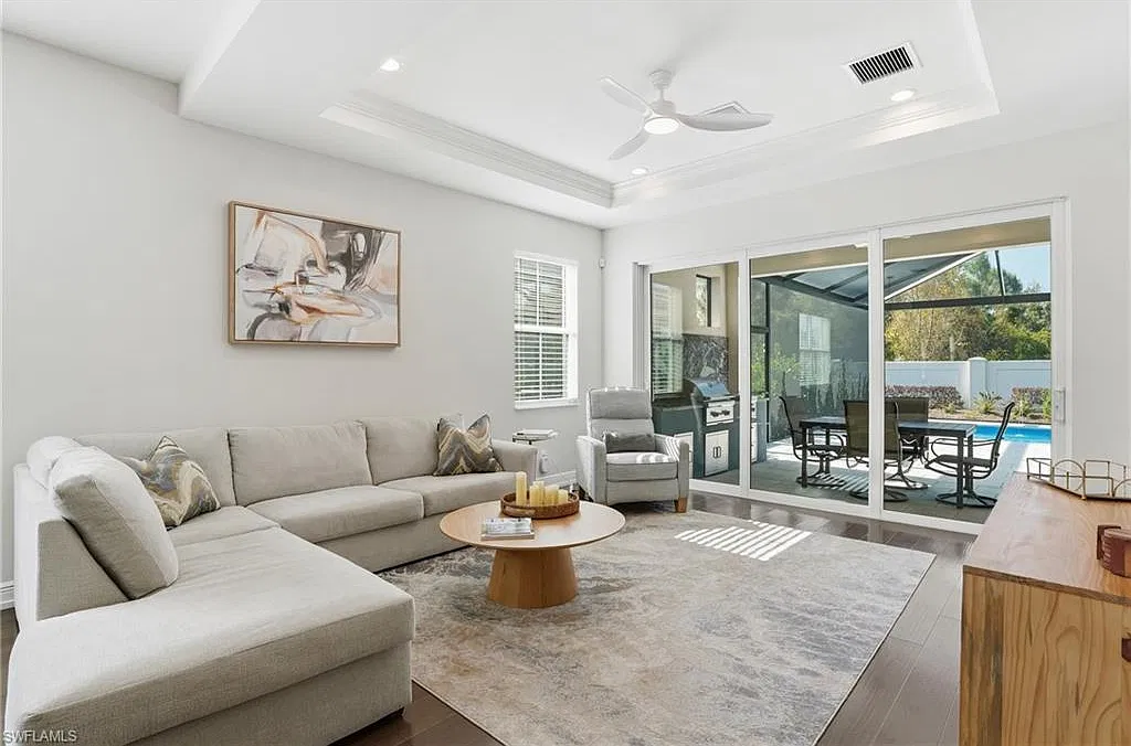 3 bed, 3.0 bath, 2435 sqft, $7,500 — Photo 2