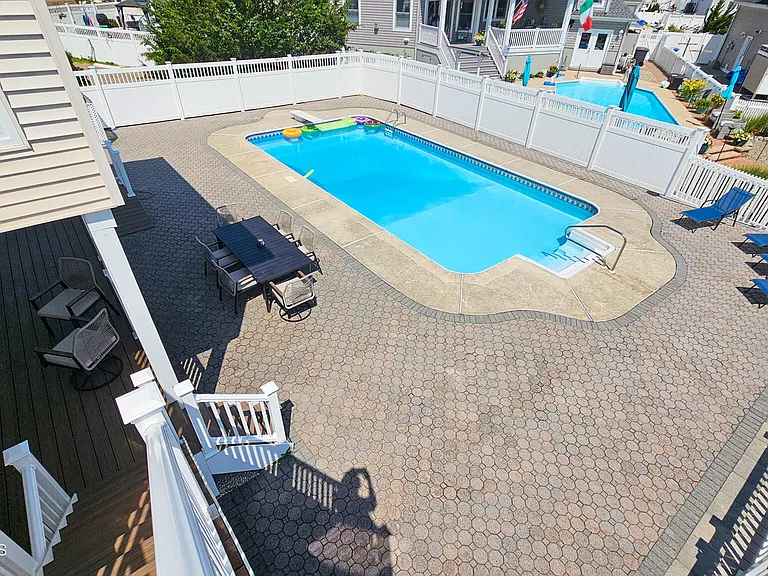 702 Newell Ave — Photo 10
