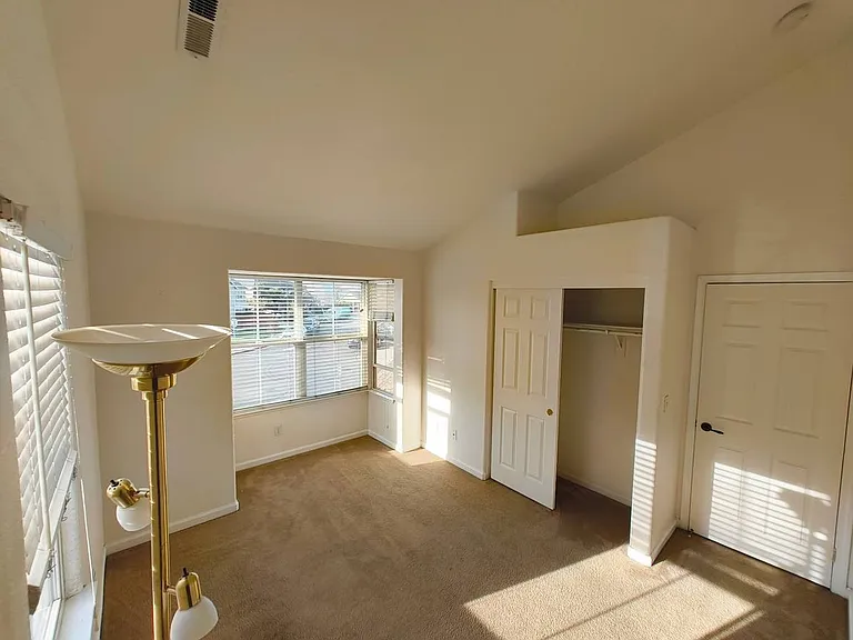 1290 Woodhaven Dr — Photo 5