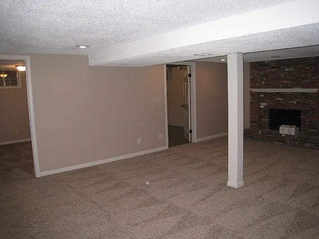 9609 N Charlotte St — Photo 20