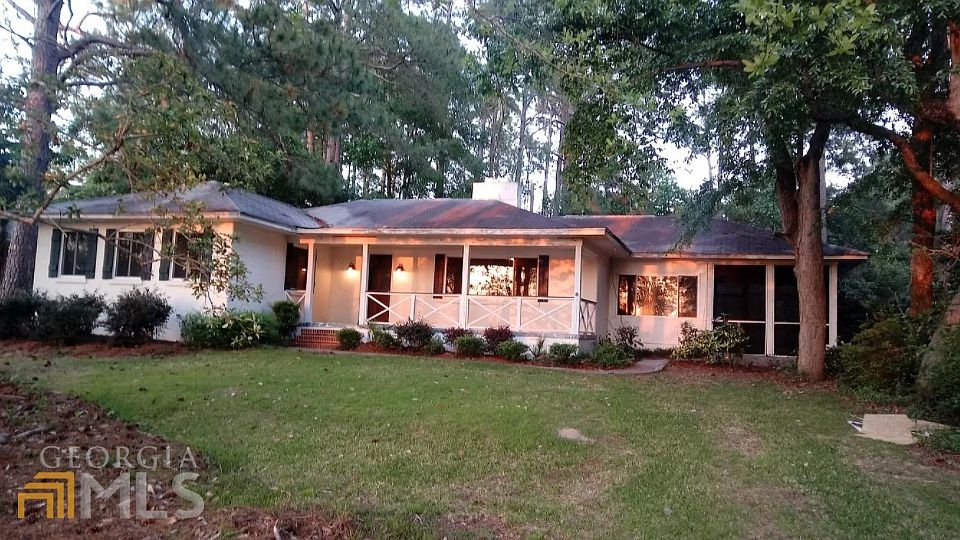1st image of 402 S Lake Dr