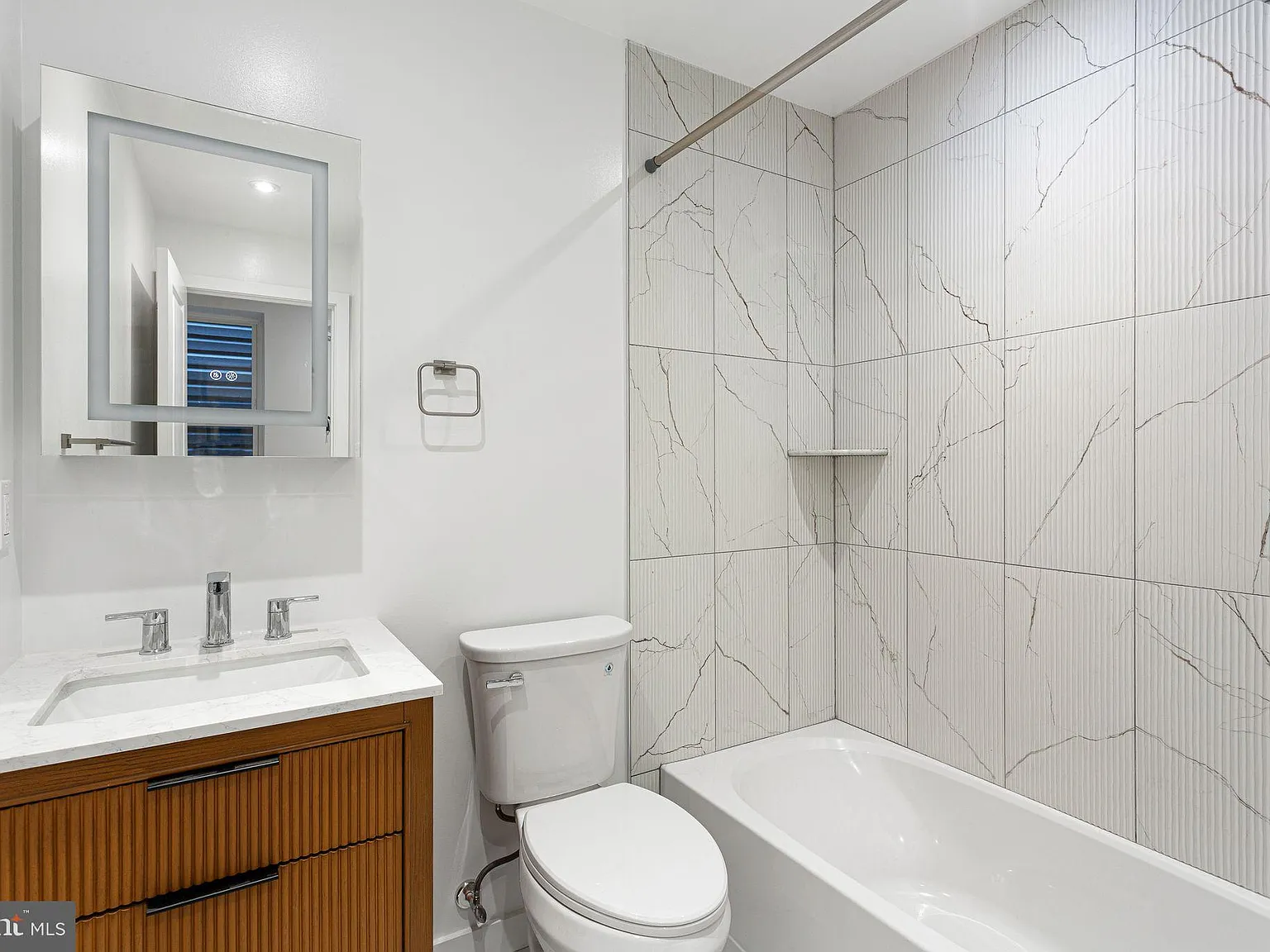 1 bed, 1.0 bath, 2676 sqft, $2,100 — Photo 3
