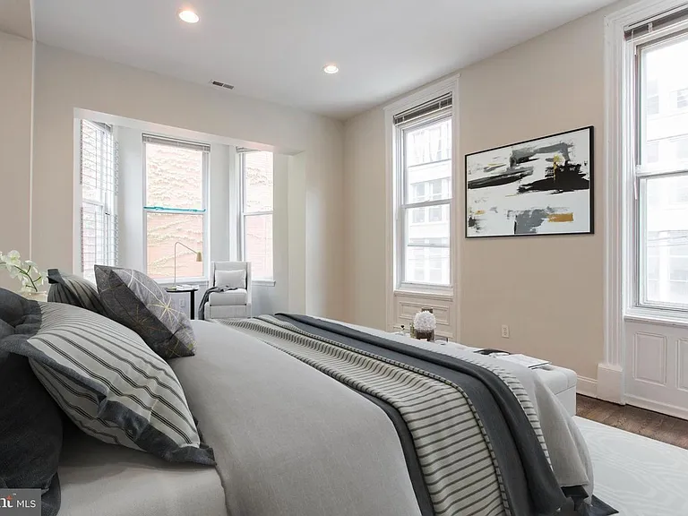 641 N 15th St #4 — Photo 4
