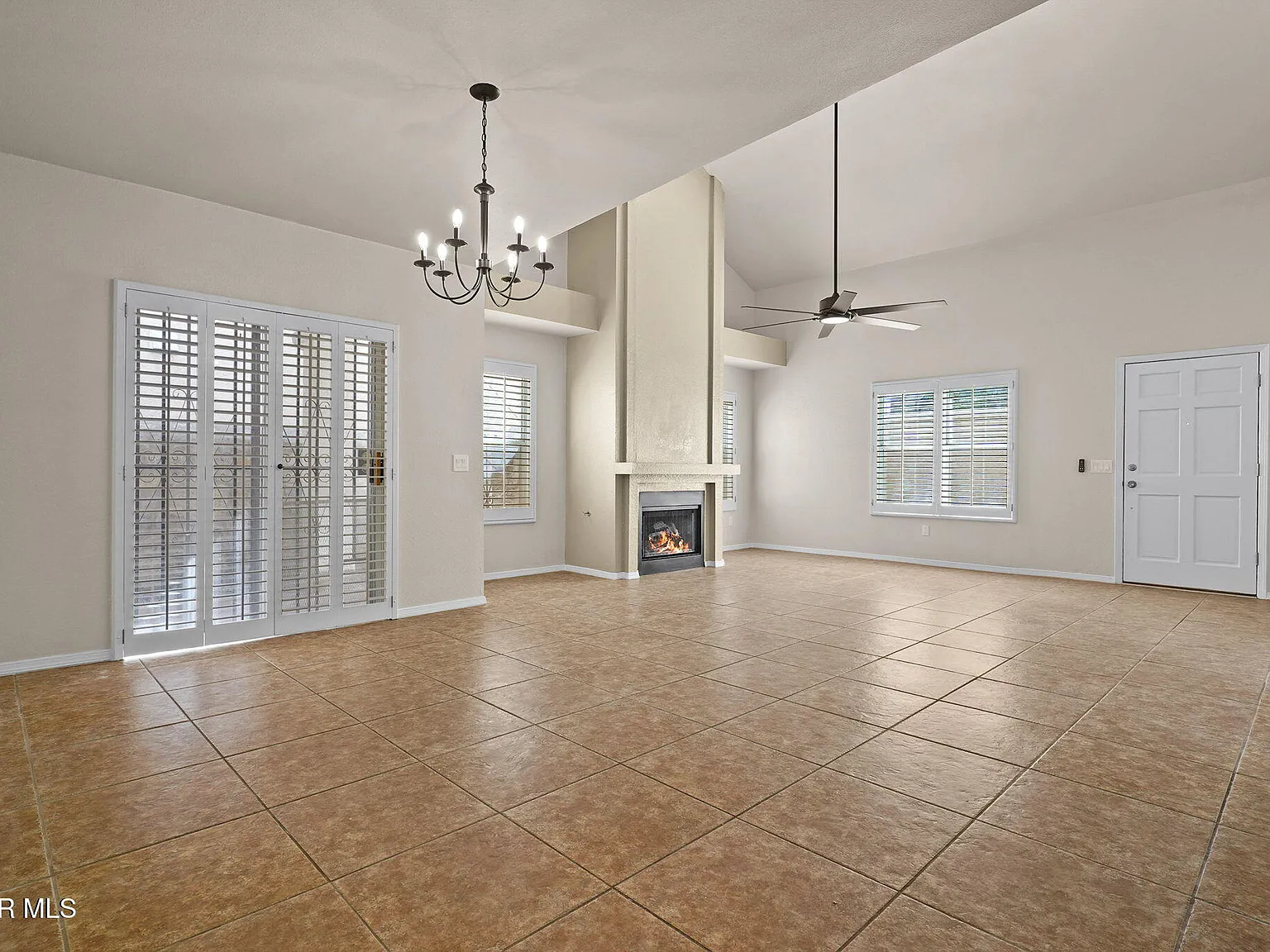 2 bed, 2.0 bath, 1367 sqft, $1,750 — Photo 2