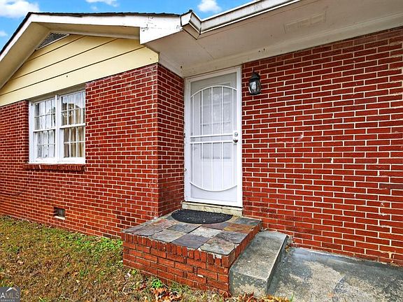 2nd image of 1742 Cardinal Rd
