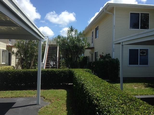 1st image of 171 SE Village Dr