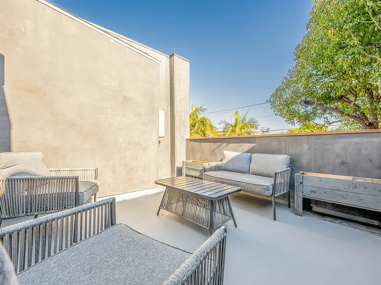 518 N Vista St — Photo 11