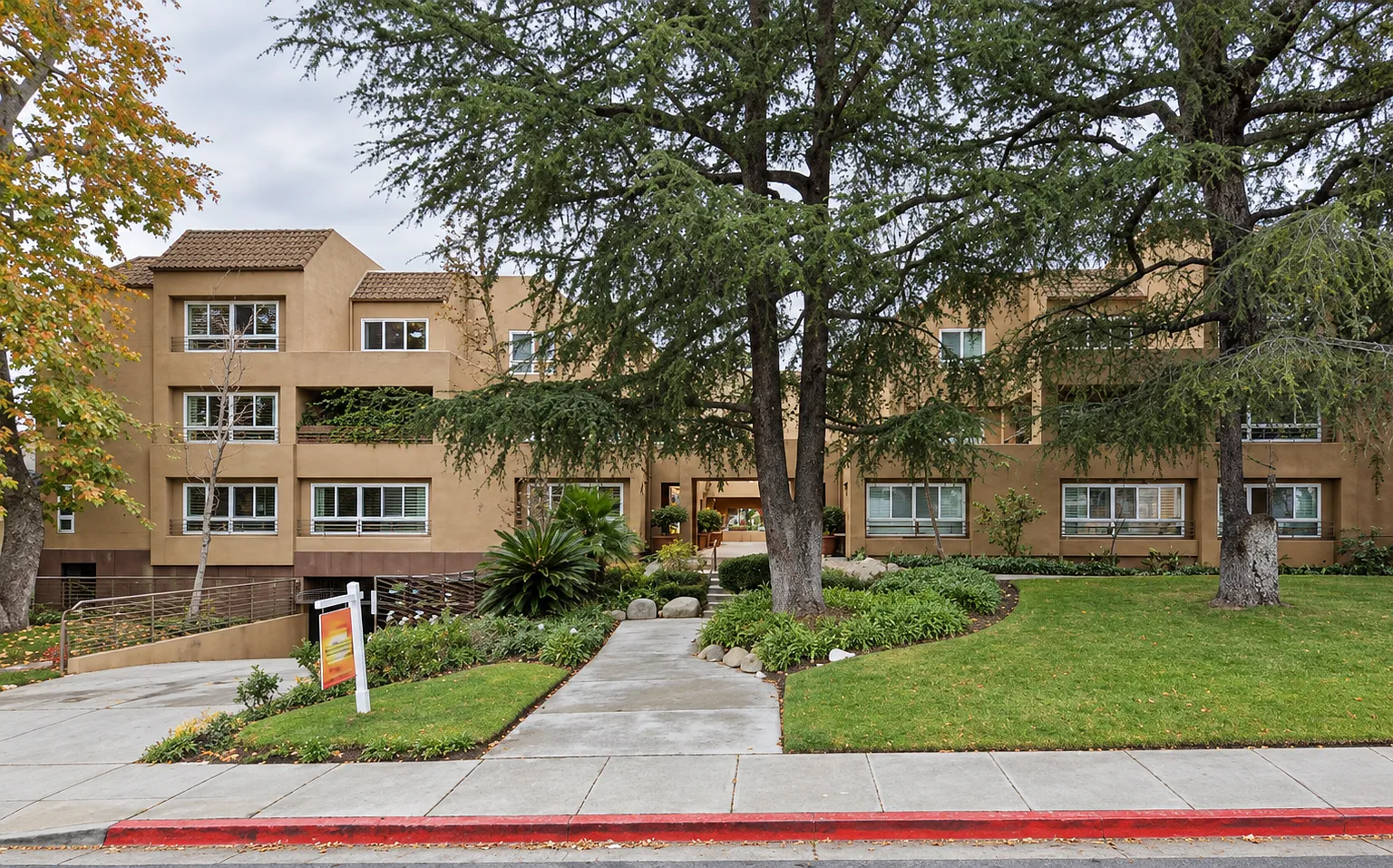 Sun Oaks — Photo 2