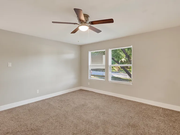 209 W 9th St — Photo 21