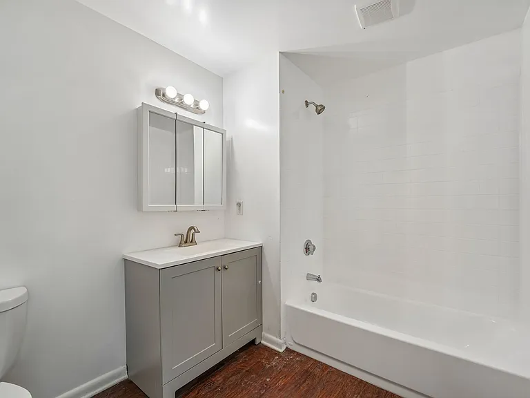 Southgate Apartments — Photo 6