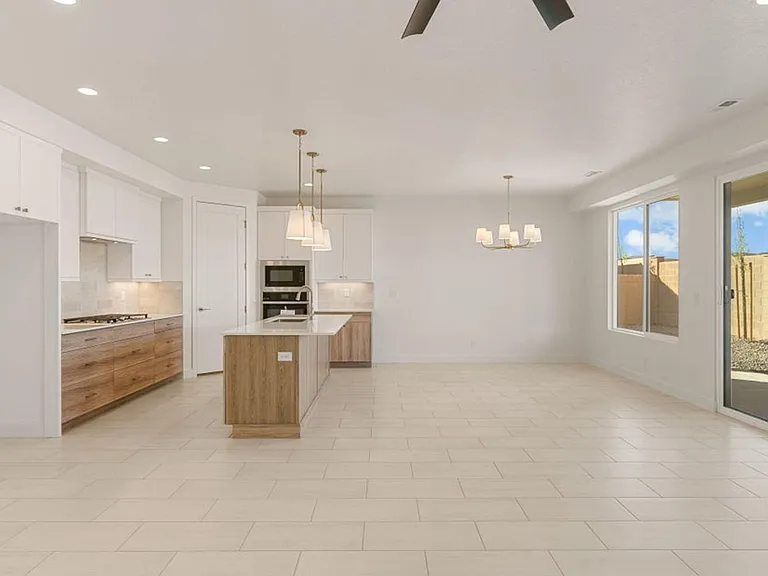 2433 Patricia Dr — Photo 13