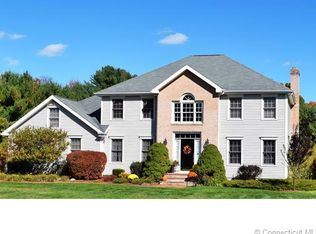 9 Meadowbrook Ln, Woodbury, CT 06798