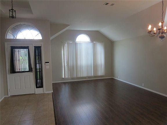 3rd image of 633 Blue Sky Dr