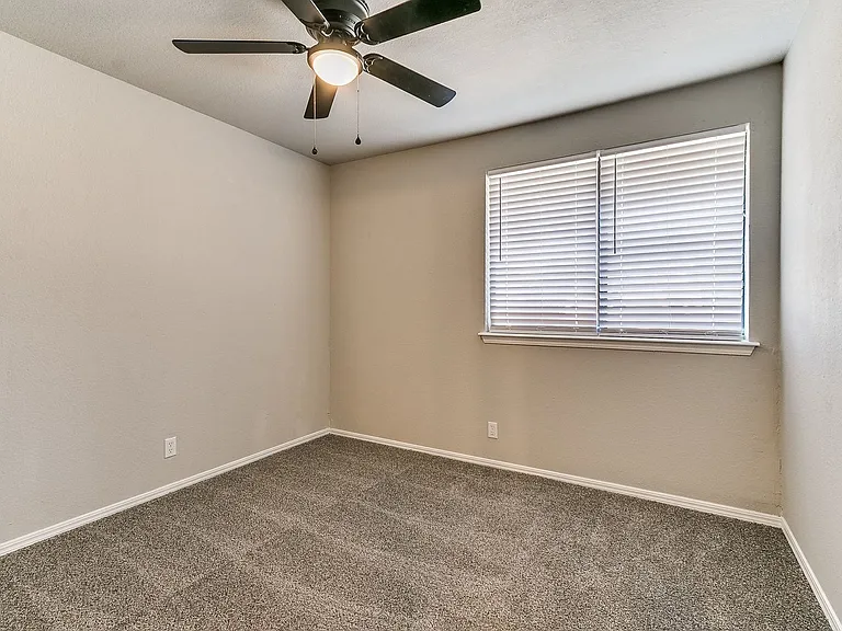 1113 W Fulton St — Photo 18