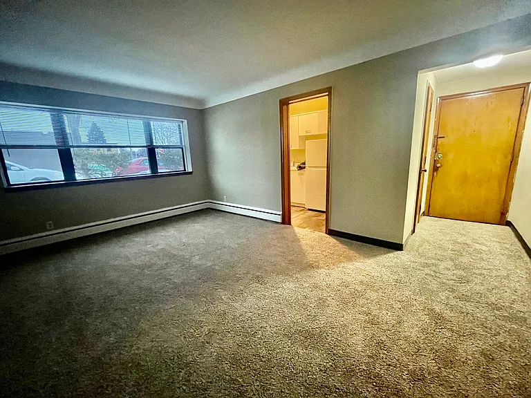 1573 Hartford Ave — Photo 8