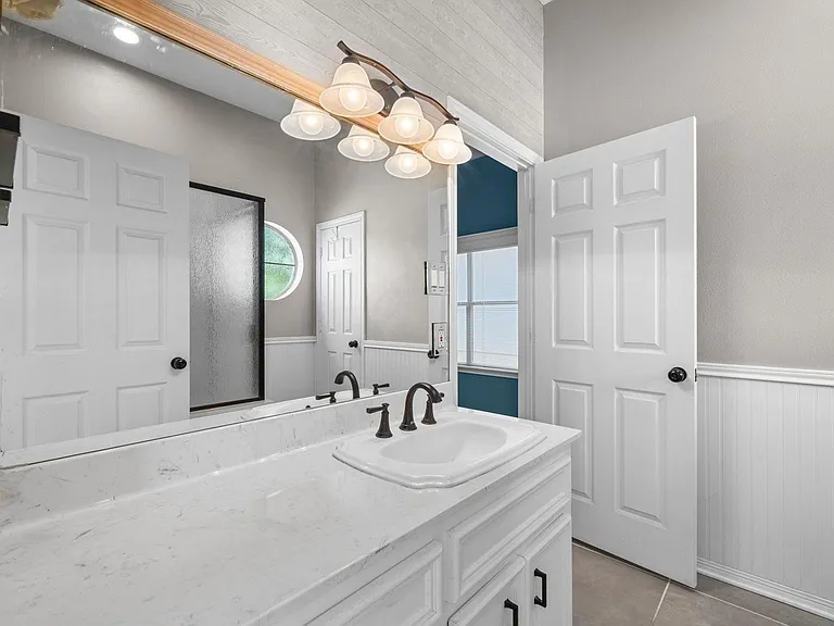 118 Hillsborough Dr W — Photo 18