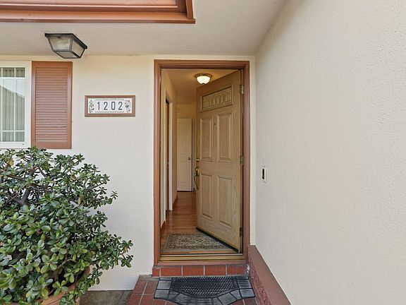 4th image of 1202 Glenn Dr