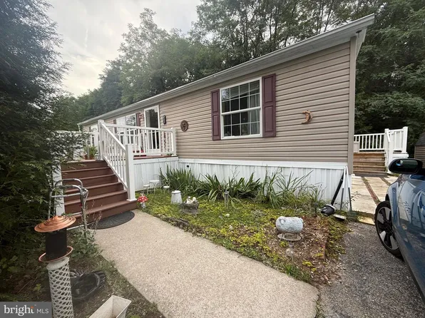 56 Cherokee Dr, Windsor, PA 17366