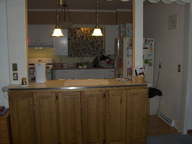 Open kitchen to dining room