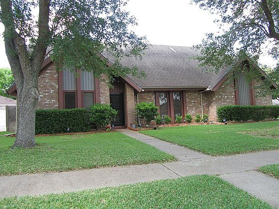 2nd image of 2827 Edgewood Dr