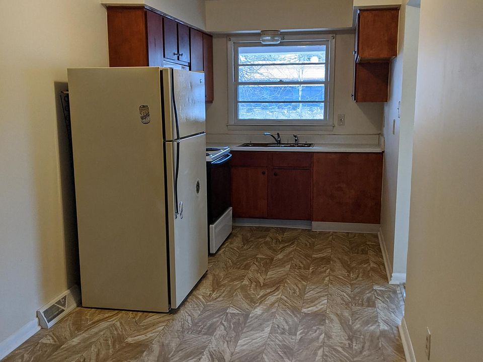 1st image of 3500 Lansdowne Dr #B