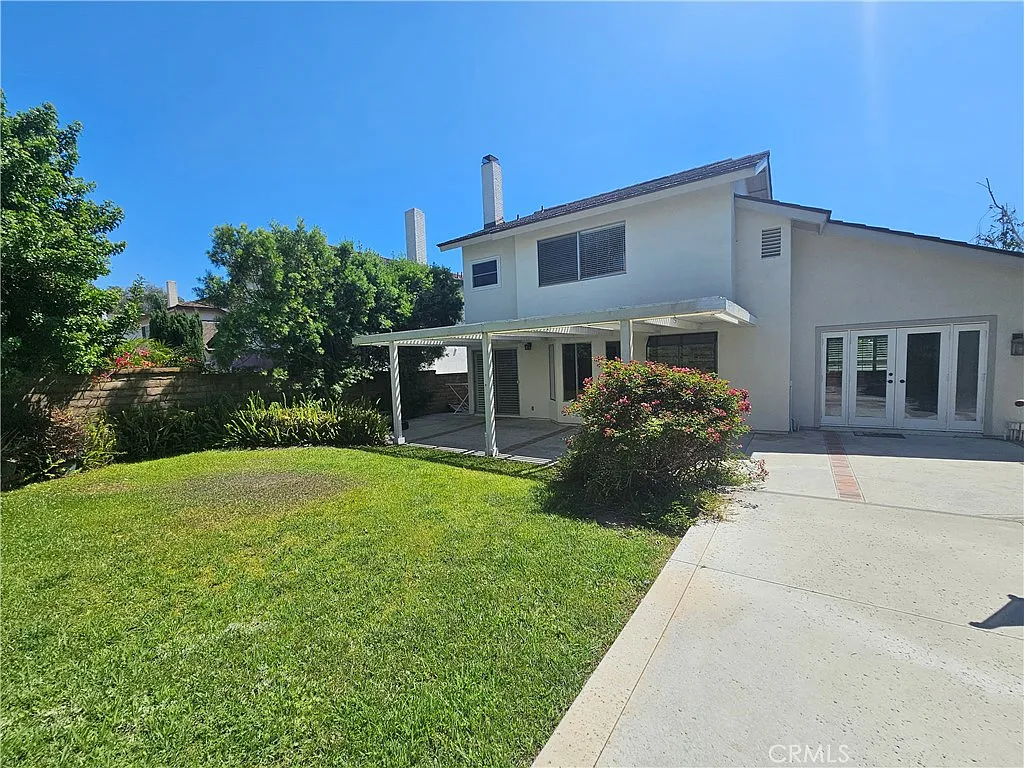 3 bed, 2.5 bath, 1717 sqft, $4,800 — Photo 2