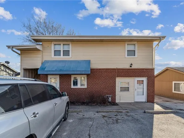 402 N Webster St, Spring Hill, KS 66083