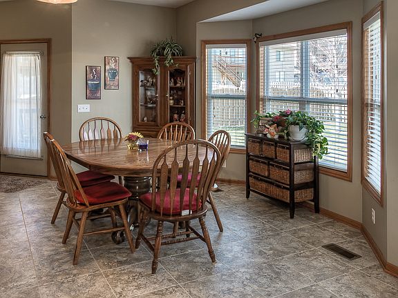 dine in kitchen area