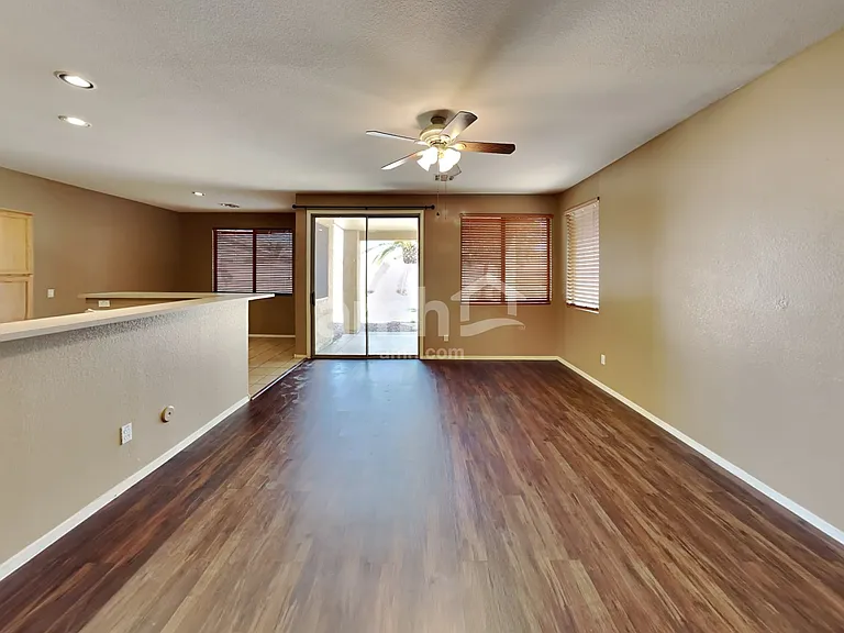 2150 E Bellerive Pl — Photo 7