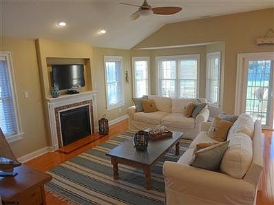 2nd image of 1823 Haven Ave