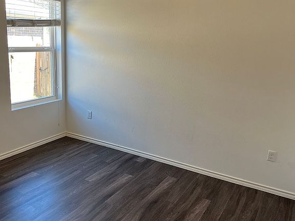 5th image of 410 Caprock Dr