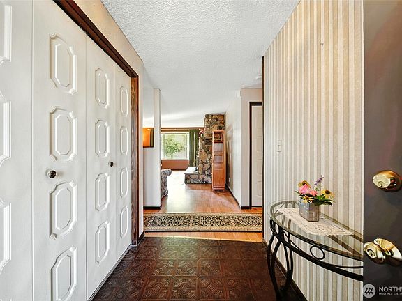 4th image of 2122 Leonard Drive