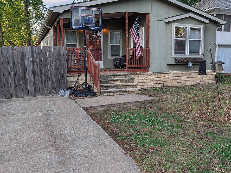 1st image of 916 E 8th Ave