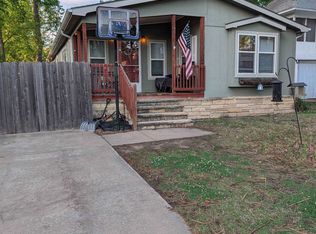 916 E 8th Ave, Winfield, KS 67156