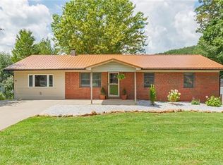 223 Lincoln Park Rd, Burnsville, NC 28714
