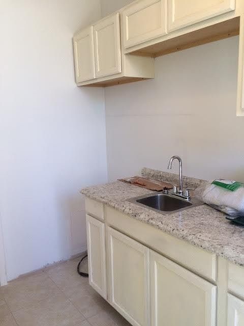 1st image of 923 Belmont Ave #3