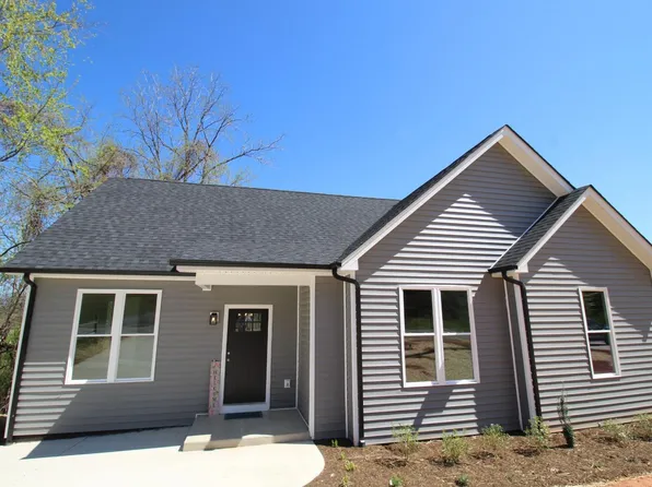 621 South St, Bedford, VA 24523