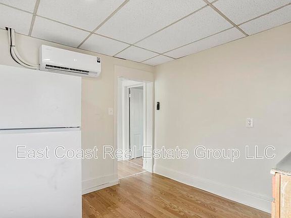 4th image of 157 N Conococheague St #C