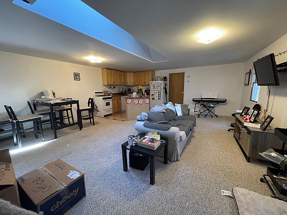 2nd image of 4 Stillwell Ln