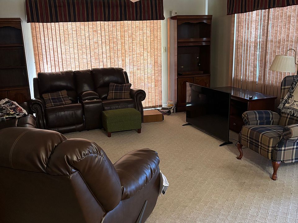 2nd image of 720 Macarthur Rd