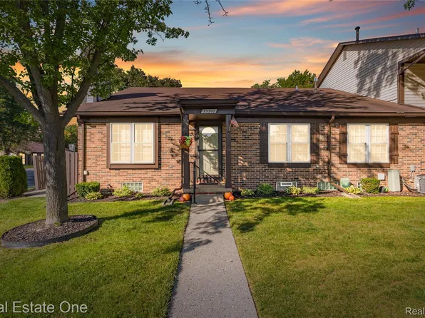 35302 Bristlecone #57, Clinton Township, MI 48035