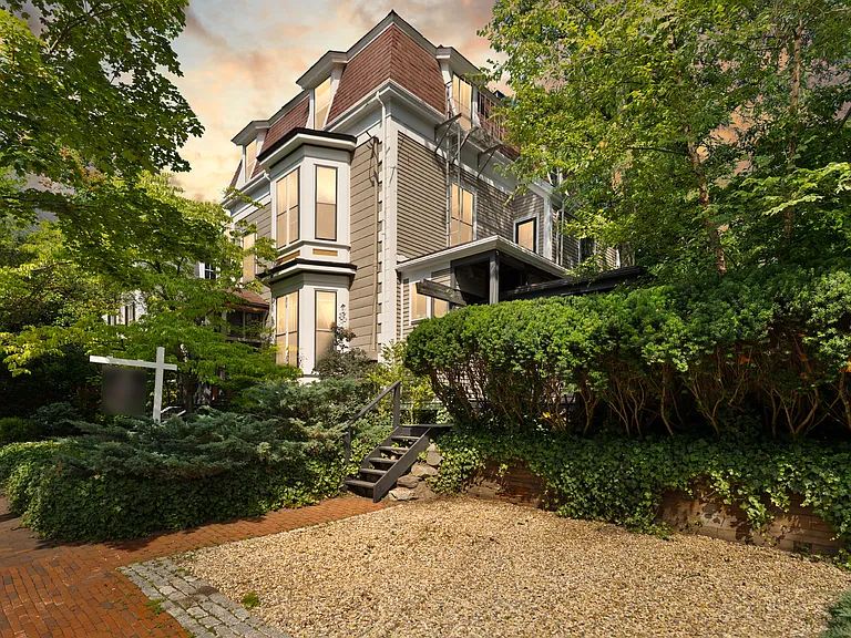 32 Hawthorn St #1 — Photo 44