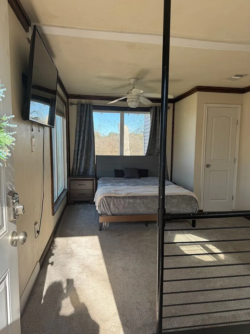 "Charming Home for Rent on the River in Scenic Clifton Tranquil Living Awaits!" — Photo 3