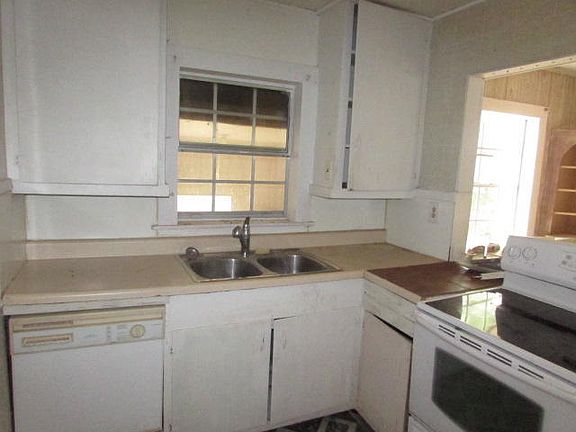 5th image of 904 Askew St