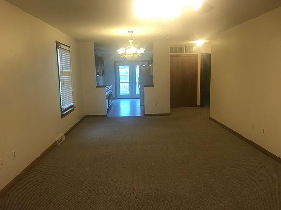 3rd image of 825 Grant St