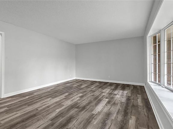 3rd image of 1235 SW Horizon Dr