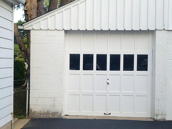 Detached garage; mainly for storage.