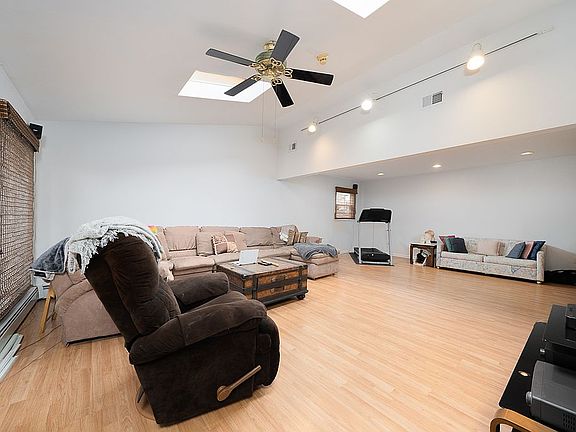 Family Room w/ 2 sky lights 